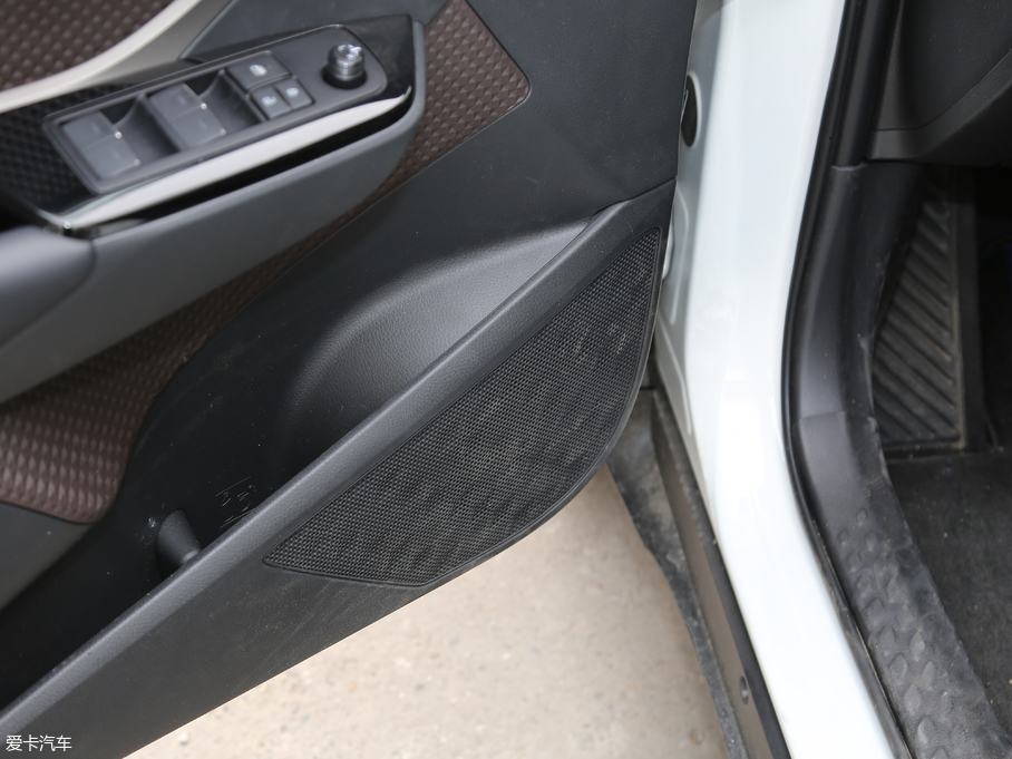 2018SC-HR 촰 2.0L CVTA VI