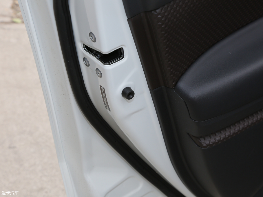 2018SC-HR 촰 2.0L CVTA VI