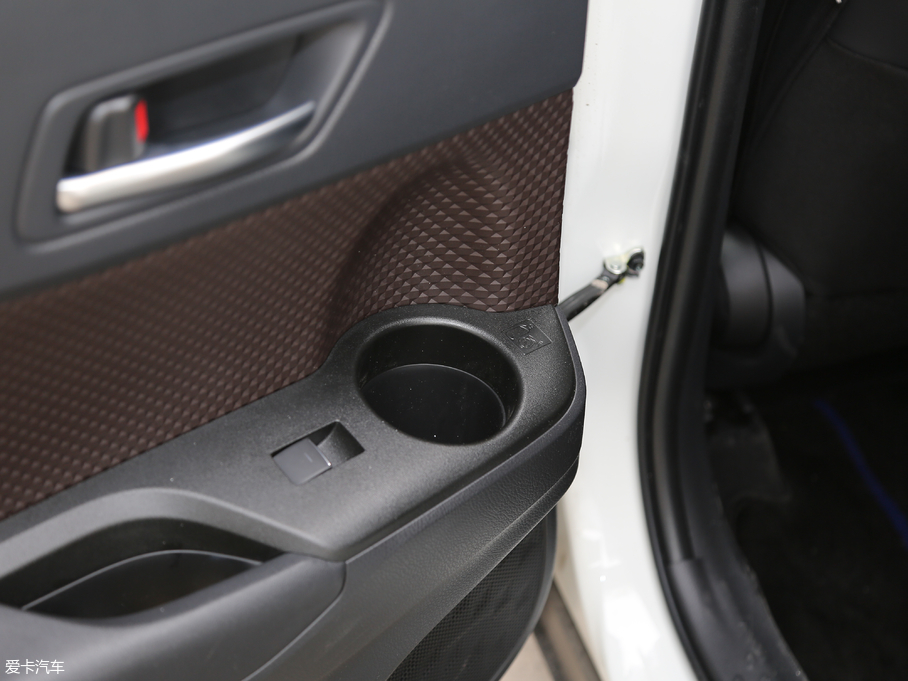 2018SC-HR 촰 2.0L CVTA VI