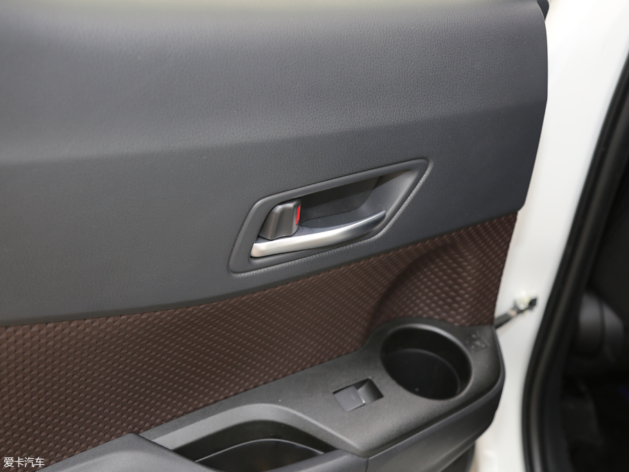 2018SC-HR 촰 2.0L CVTA VI