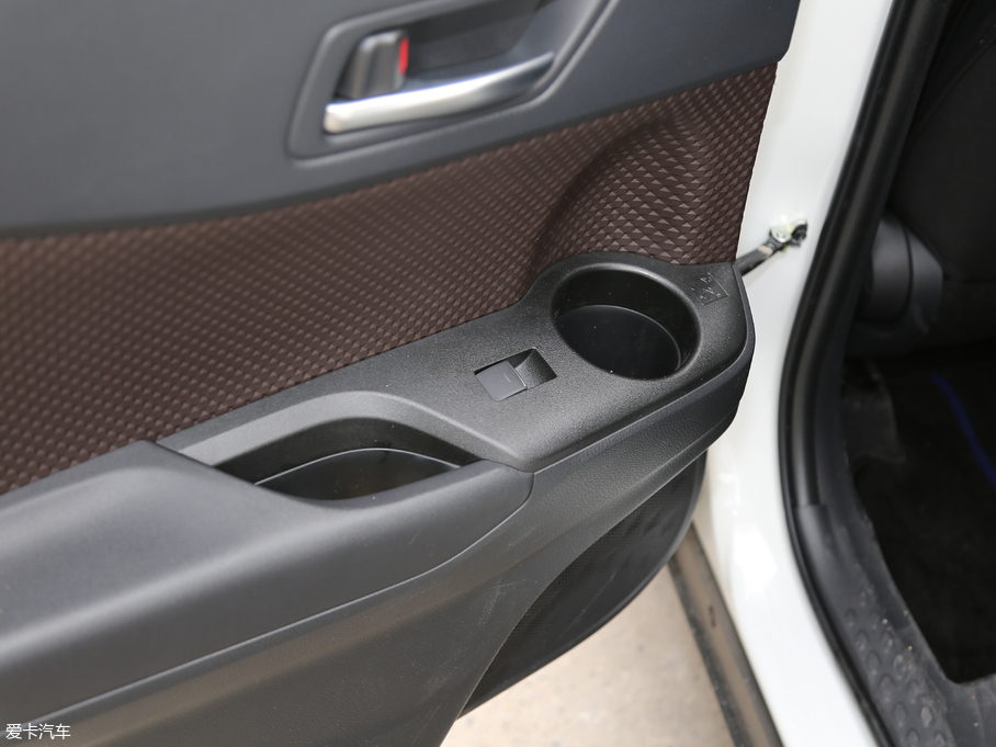 2018SC-HR 촰 2.0L CVTA VI