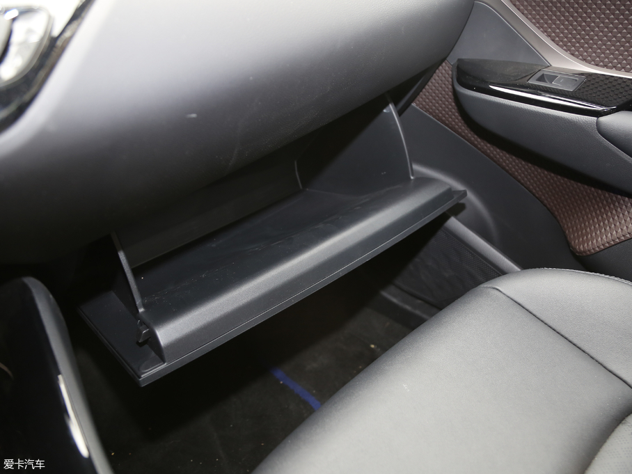 2018���S��C-HR �촰�� 2.0L CVT���A�� ��VI