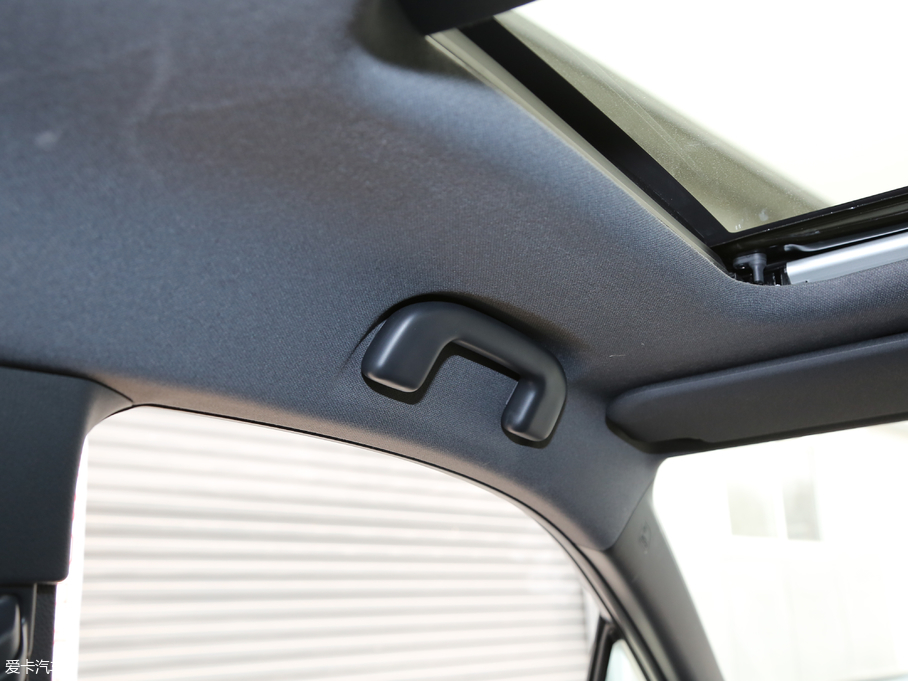 2018SC-HR 촰 2.0L CVTA VI