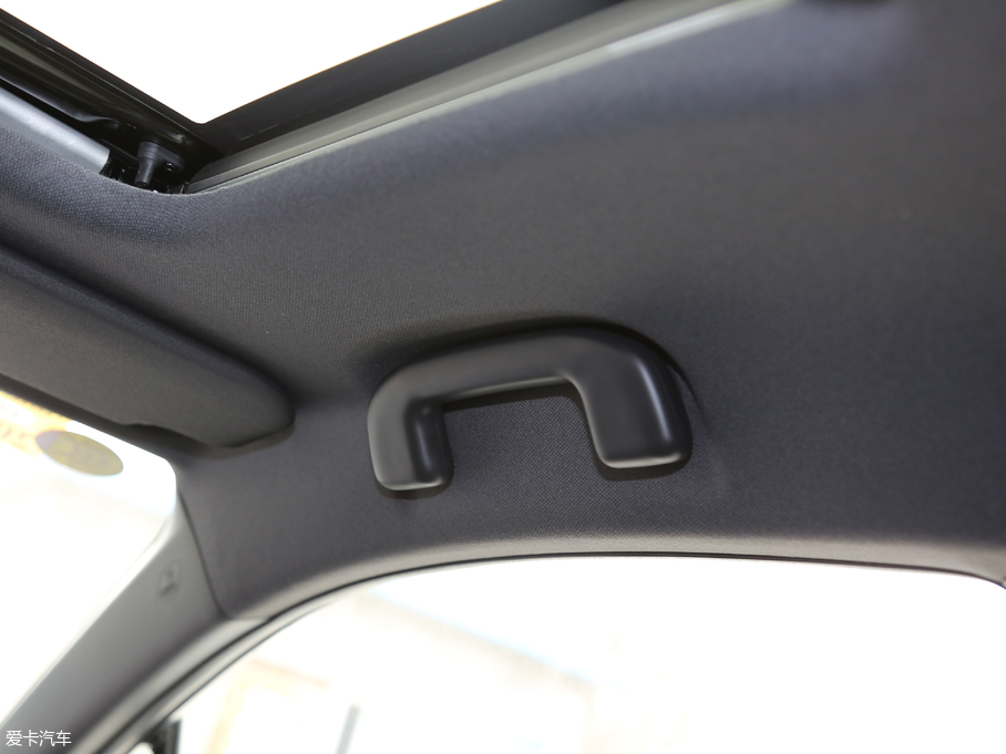 2018SC-HR 촰 2.0L CVTA VI