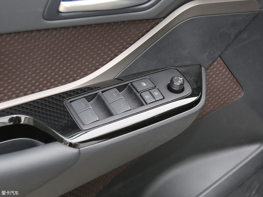 2018���S��C-HR �촰�� 2.0L CVT���A�� ��VI