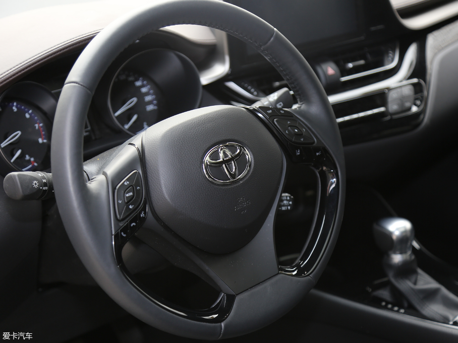 2018���S��C-HR �촰�� 2.0L CVT���A�� ��(gu��)VI