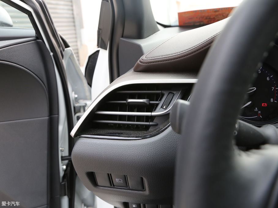 2018SC-HR 촰 2.0L CVTA VI