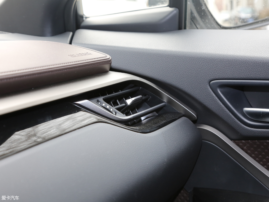 2018���S��C-HR �촰�� 2.0L CVT���A�� ��VI