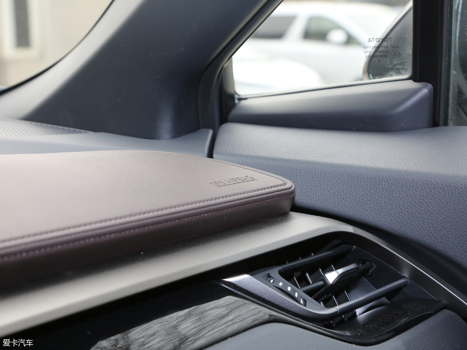 2018���S��C-HR �촰�� 2.0L CVT���A�� ��VI