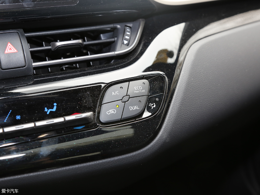 2018���S��C-HR �촰�� 2.0L CVT���A�� ��(gu��)VI