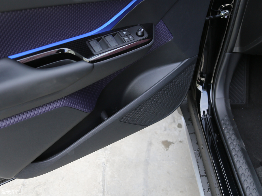 2018���S��C-HR 2.0L CVT���ܺ��A�� ��VI