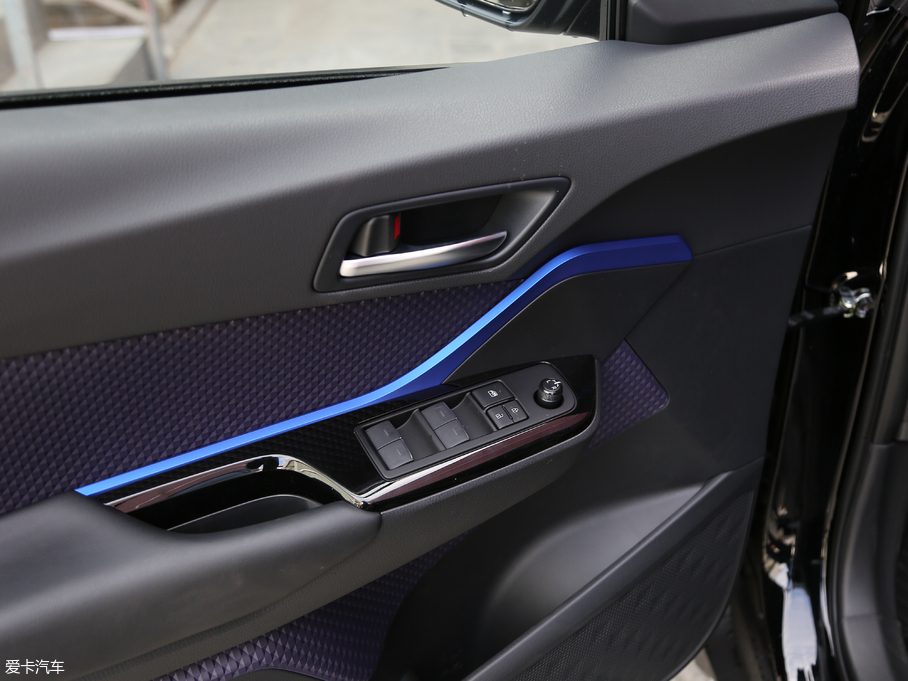 2018���S��C-HR 2.0L CVT���ܺ��A�� ��VI