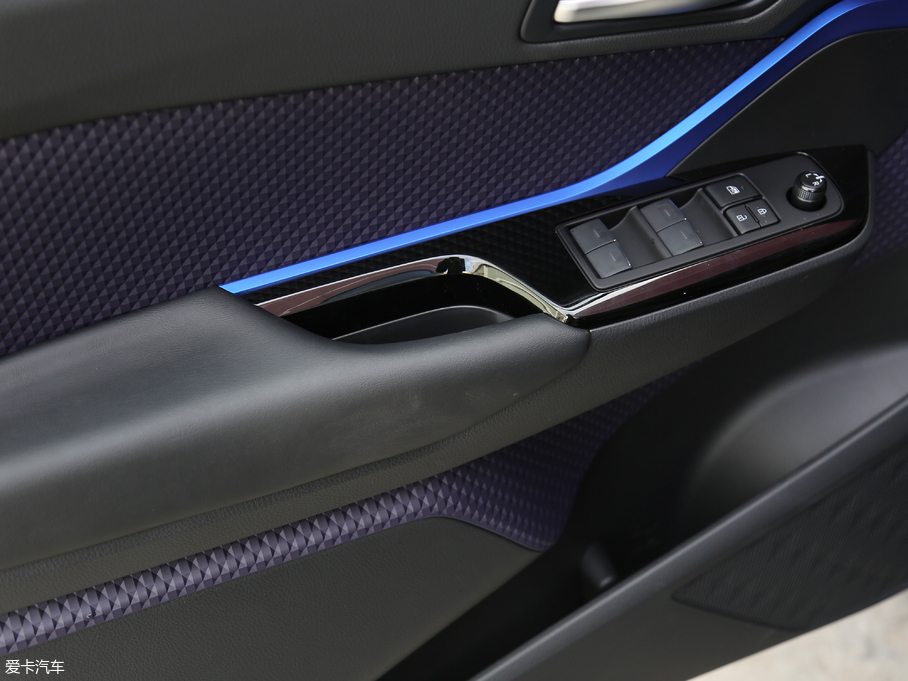 2018SC-HR 2.0L CVTܺA VI