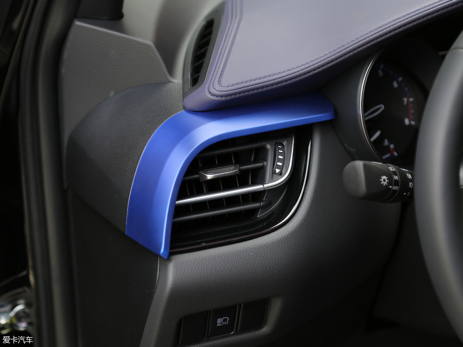 2018���S��C-HR 2.0L CVT���ܺ��A�� ��VI