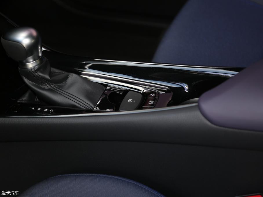 2018SC-HR 2.0L CVTܺA VI