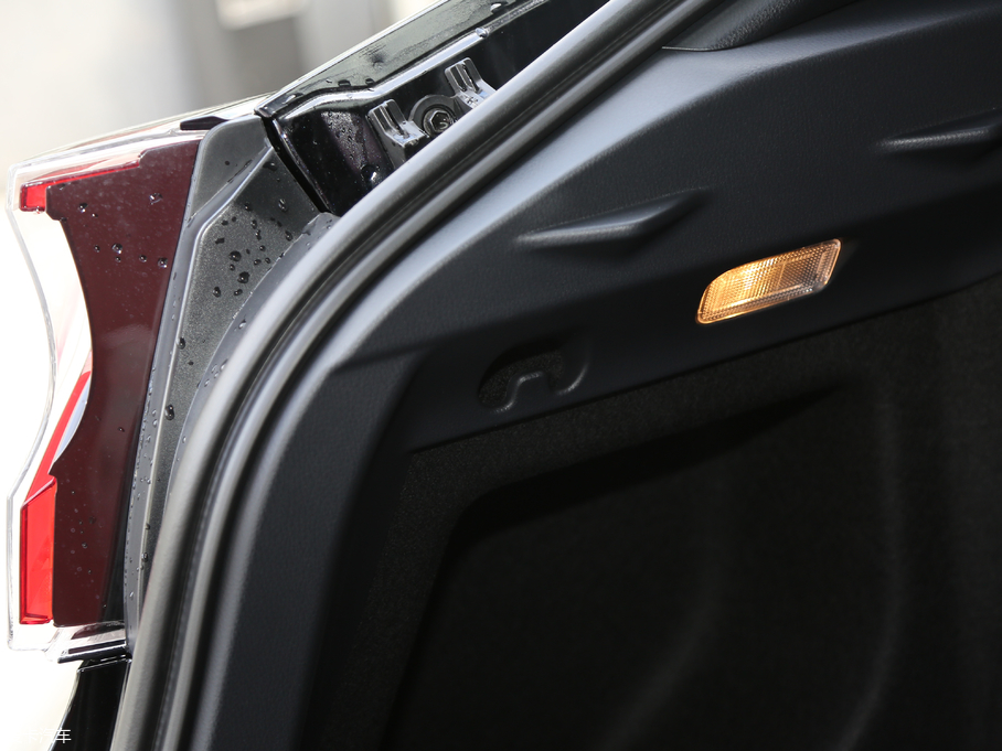 2018���S��C-HR 2.0L CVT���ܺ��A�� ��VI