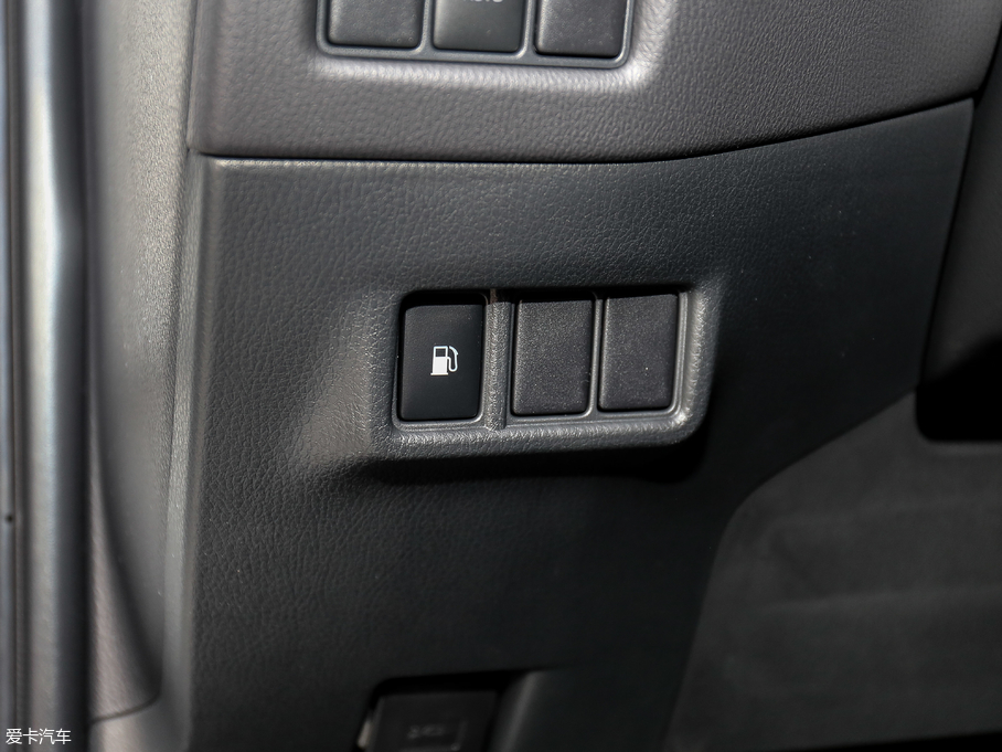 2018���S��C-HR �촰�� 2.0L CVT���ܺ��A�� ��VI