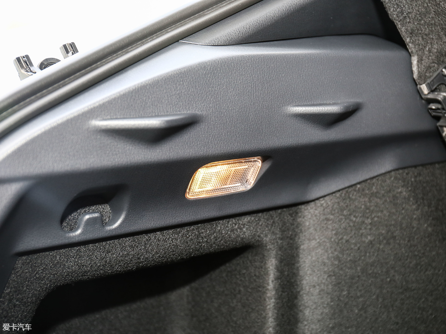 2018���S��C-HR �촰�� 2.0L CVT���ܺ��A�� ��V