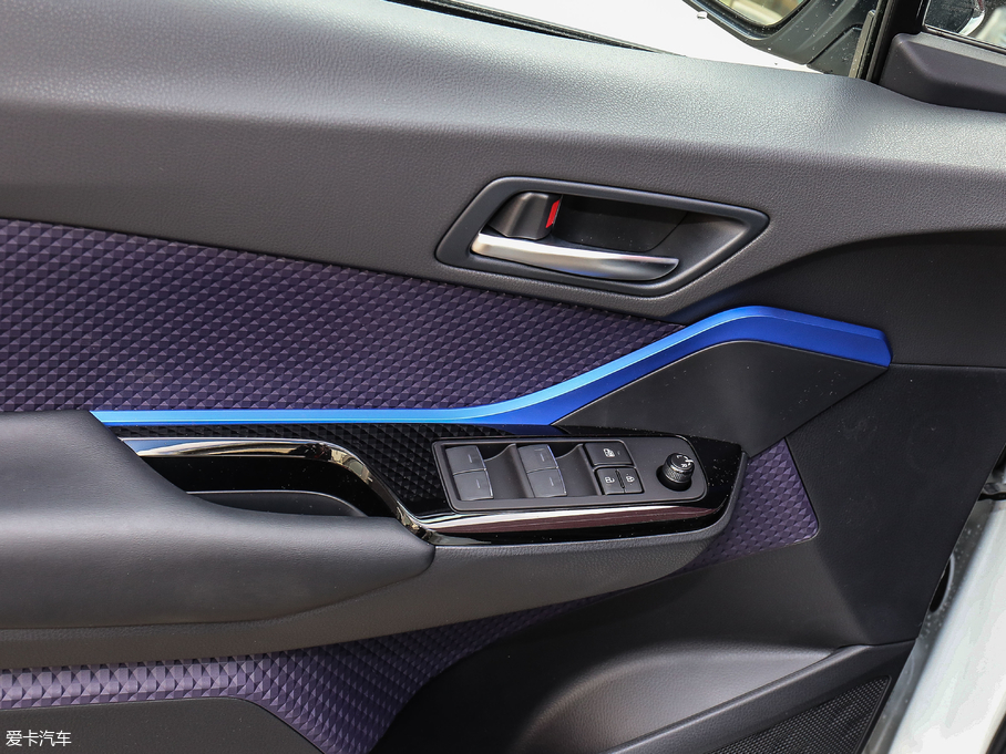 2018SC-HR 촰 2.0L CVTܺA V