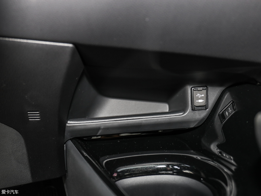 2018SC-HR 촰 2.0L CVTܺA V