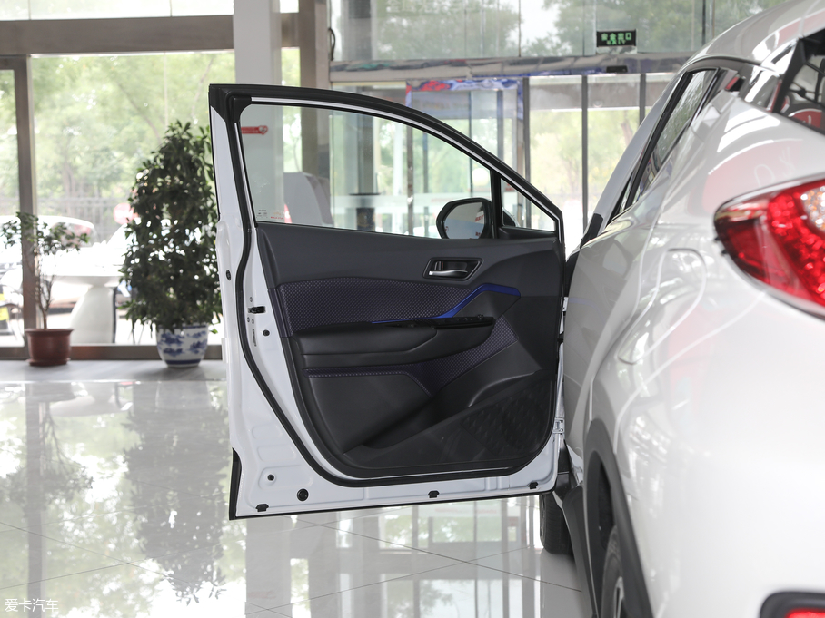 2018SC-HR 촰 2.0L CVTI VI