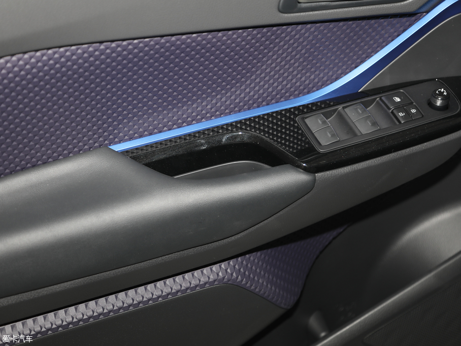 2018SC-HR 촰 2.0L CVTI(lng) VI