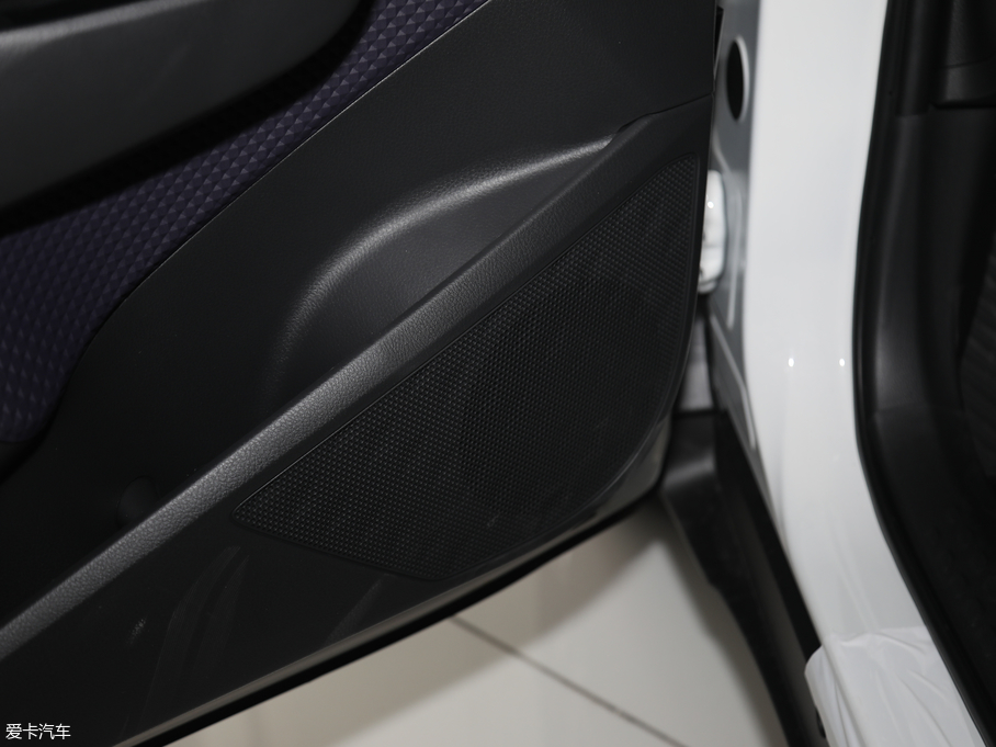 2018SC-HR 촰 2.0L CVTI(lng) VI