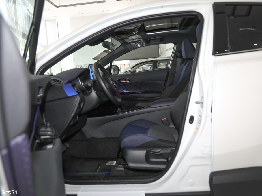 2018SC-HR 촰 2.0L CVTI(lng) VI