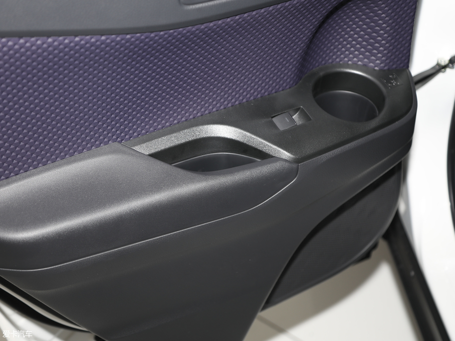 2018SC-HR 촰 2.0L CVTI(lng) VI