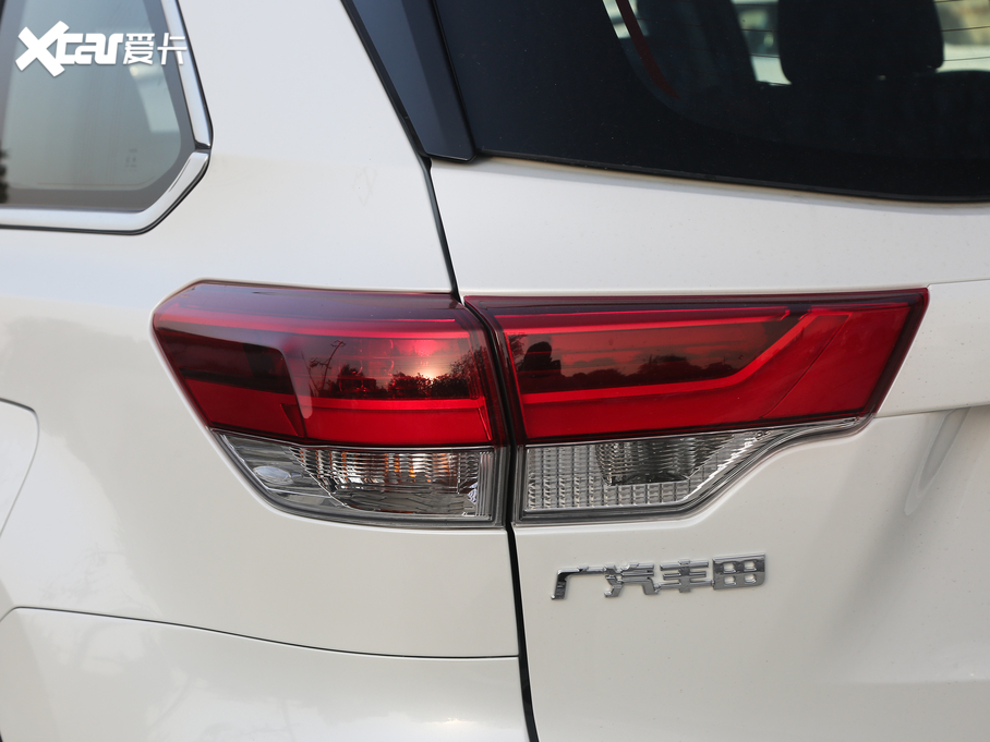 2018hm_(d) 2.0T (q)F 7 VI