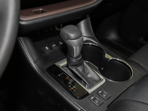 2018款2.0T 四驱豪华版 7座 换挡杆