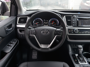 2018款2.0T 四驱豪华版 7座 中控区