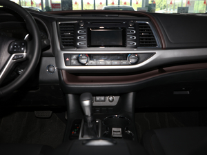 2018款2.0T 两驱豪华版 7座 中控台