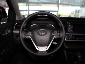2018款2.0T 两驱豪华版 7座 方向盘