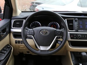 2018款2.0T 两驱精英版 7座 方向盘
