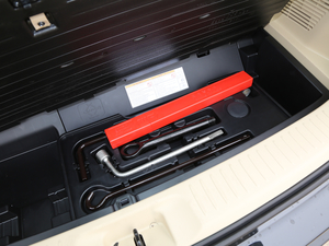 2018款2.0T 两驱精英版 7座 中控区
