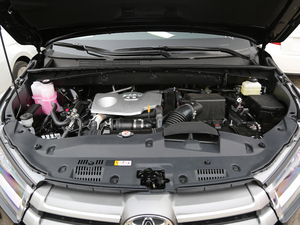 2018款2.0T 两驱精英版 7座 发动机
