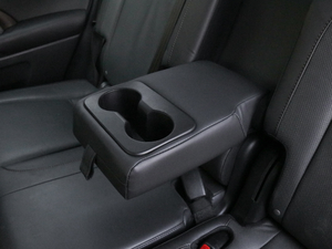 2018款2.0T 四驱至尊版 7座 国VI 后排中央扶手