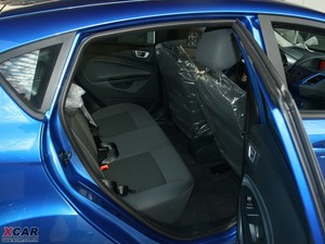 2009款两厢 1.5L 手动运动版 后排空间