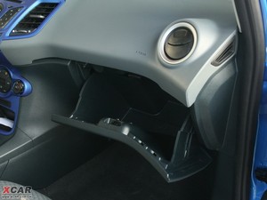2009款两厢 1.5L 手动运动版 手套箱