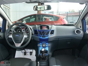 2009款两厢 1.5L 手动运动版 内饰全景