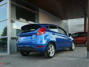 2009款两厢 1.5L 手动运动版 左后45度