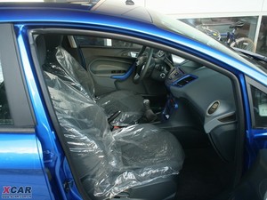 2009款两厢 1.5L 手动运动版 前排空间