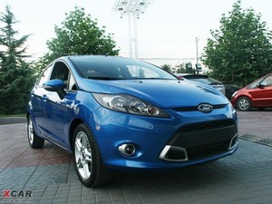 2009款两厢 1.5L 手动运动版 左前45度
