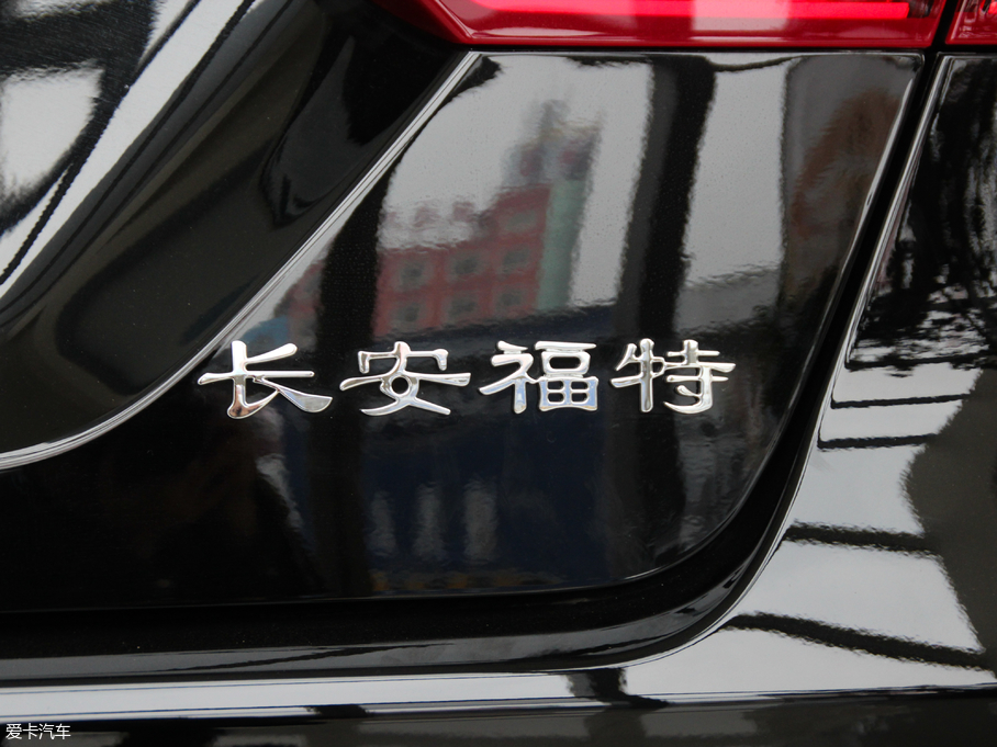 2018ţ EcoBoost 245 r(sh) (gu)V