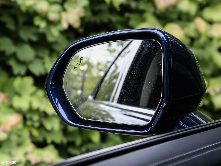 2018ţ EcoBoost 245 LTD (gu)V