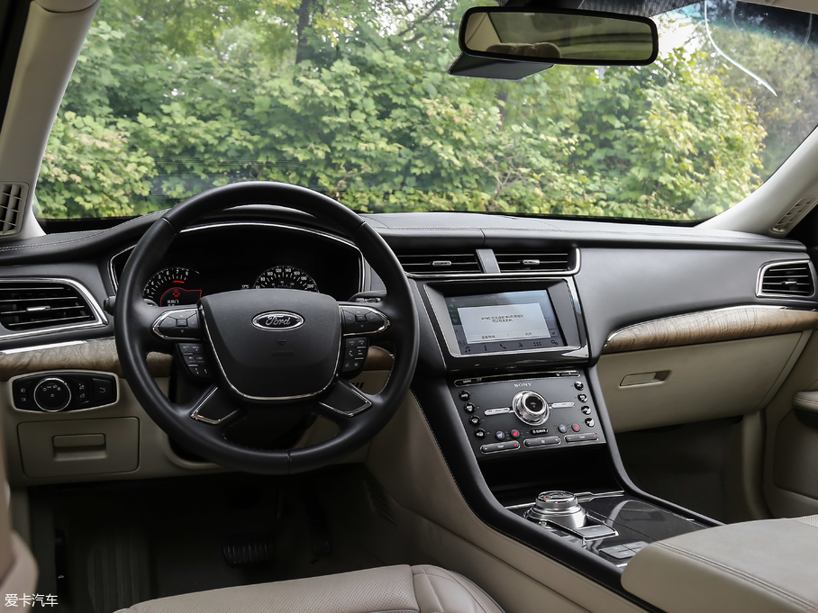 2018ţ EcoBoost 245 LTD (gu)V