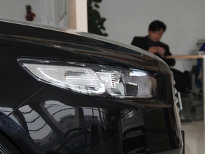 2018EcoBoost 245 r V ^