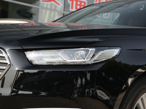 2018EcoBoost 245 Cognac؄e V ^