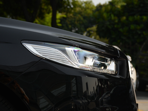 2018EcoBoost 245 Cognac؄e V ^